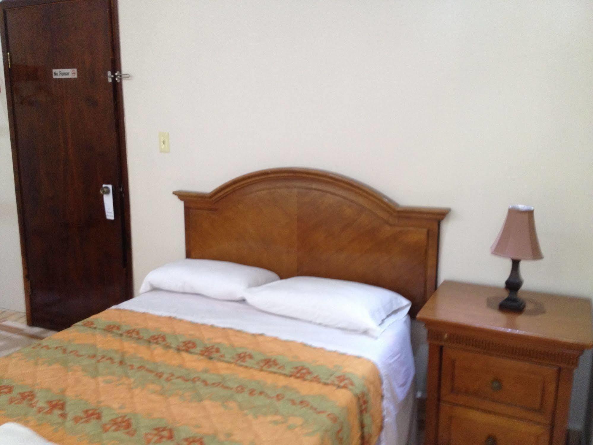 Arecibo Inn Екстериор снимка